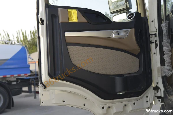Sinotruk HOWO TX7 310 hp 8X4(12 wheels) Vacuum Truck (Lvye Brand) Cab (2) | 86Trucks