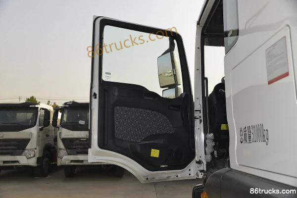 Sinotruk Sitrak C5H 310hp 8X4(12 wheels) cleaning truck (Lvye brand) Cab (1) | 86Trucks