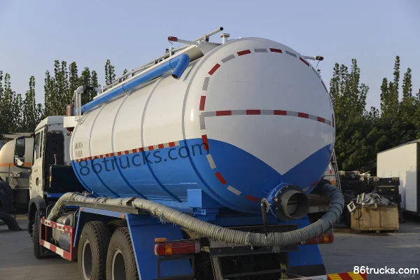 Sinotruk HOWO TX7 310 hp 8X4(12 wheels) Vacuum Truck (Lvye Brand) Body (2) | 86Trucks