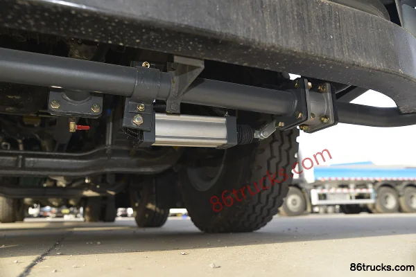 Sinotruk HOWO TX7 310hp 8X4(12 wheels) water sprinkler truck (Lvye brand) Chassis (3) | 86Trucks