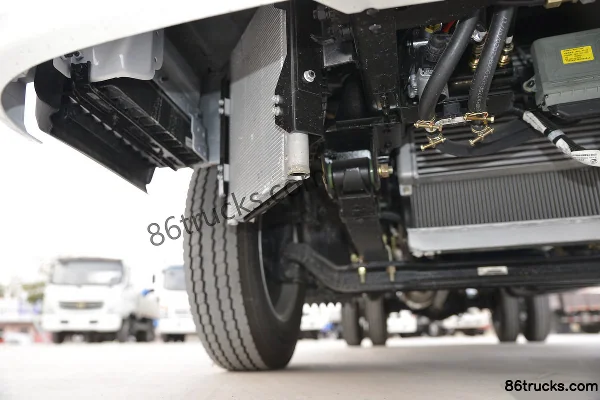 Tangjun Ouling série T1 110 ch 4X2(6 roues) camion léger à plateau 4,15 m cabine simple Châssis (2) | 86Trucks
