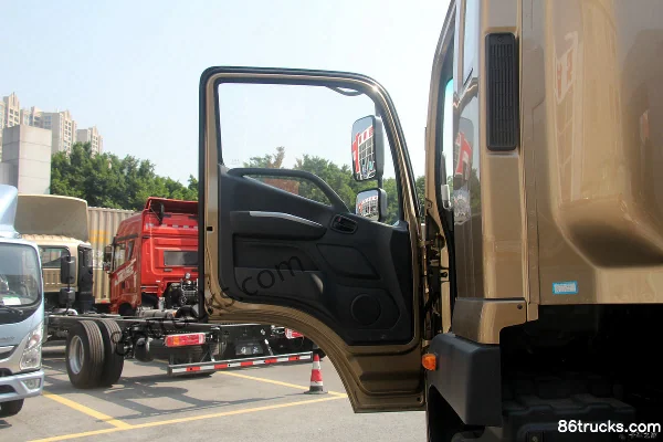 Foton Aoling Big Bee 210hp 4X2(6 wheels) 9.78m semi-sleeper van cargo truck Cab (1) | 86Trucks