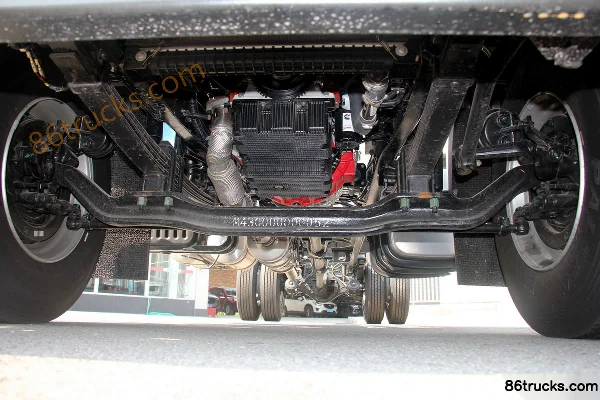 Foton Aoling Big Bee 210hp 4X2(6 wheels) 9.78m semi-sleeper van cargo truck Chassis (1) | 86Trucks