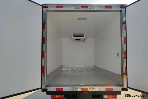 Foton Xiangling V 1.6L 122hp 4X2(6 wheels) 3.1m refrigerated truck (China VI) Cab (2) | 86Trucks