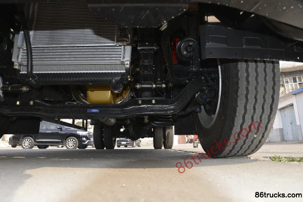Dongfeng Duolika D9 170 hp 4X2(6 wheels) 6.8m Van Cargo Truck Chassis (3) | 86Trucks
