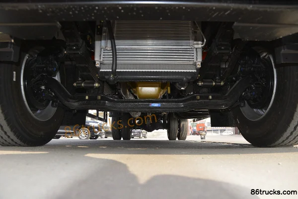 Dongfeng Duolika D9 170 hp 4X2(6 wheels) 6.8m Van Cargo Truck Chassis (1) | 86Trucks