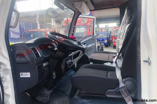 Dongfeng Kaipute K6-L 150hp 4X2(6 wheels) 4.09m Single Row Refrigerated Truck Cab (2) | 86Trucks