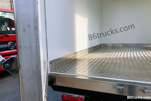 Dongfeng Kaipute K6-L 150hp 4X2(6 wheels) 4.09m Single Row Refrigerated Truck Body (3) | 86Trucks