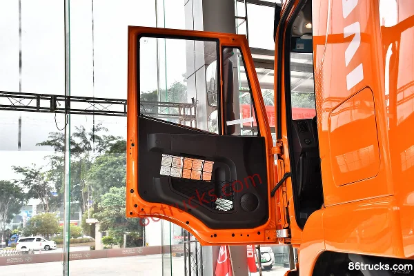 SAIC Hongyan Genlyon M500 Heavy Truck Standard Load Edition 450 hp 6X4(10 wheels) Tractor Truck Cab (1) | 86Trucks