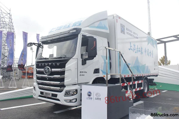 SAIC Hongyan Jiebao H6 240 hp 4X2(6 wheels) 6.8m Refrigerated Truck Exterior (2) | 86Trucks
