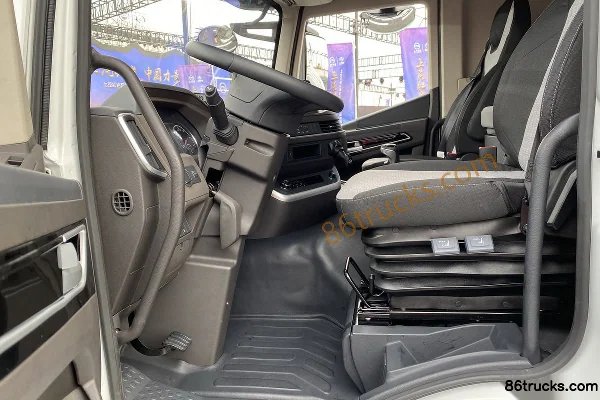 SAIC Hongyan Jiebao H6 240 hp 4X2(6 wheels) 6.8m Refrigerated Truck Cab (3) | 86Trucks