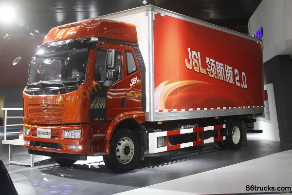 FAW Jiefang New J6L Heavy Truck Leading Edition 2.0 240 hp 4X2(6 wheels) 6.8m Van Cargo Truck (China VI) Exterior (3) | 86Trucks