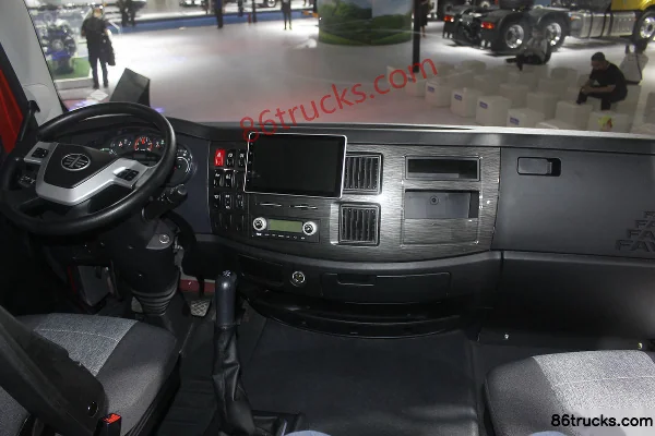 FAW Jiefang New J6L Heavy Truck Leading Edition 2.0 240 hp 4X2(6 wheels) 6.8m Van Cargo Truck (China VI) Cab (2) | 86Trucks