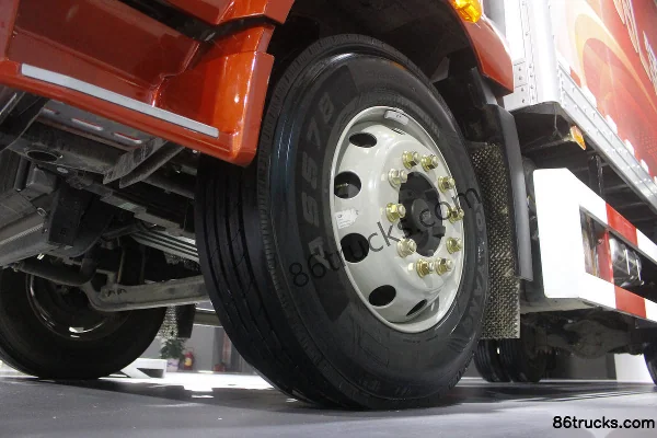 FAW Jiefang New J6L Heavy Truck Leading Edition 2.0 240 hp 4X2(6 wheels) 6.8m Van Cargo Truck (China VI) Chassis (2) | 86Trucks