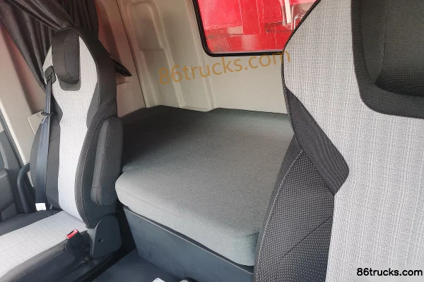 SAIC Hongyan Jiehu H6 Composite Edition 320 hp 8X4(12 wheels) 6.2m LNG Dump Truck (China VI) Cab (3) | 86Trucks