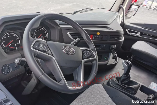 SAIC Hongyan Jiehu H6 Composite Edition 320 hp 8X4(12 wheels) 6.2m LNG Dump Truck (China VI) Cab (1) | 86Trucks
