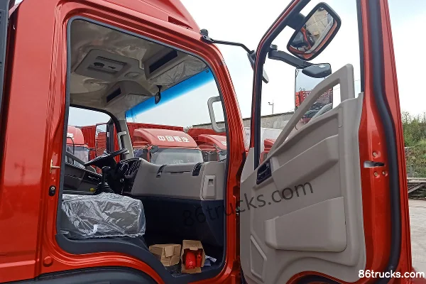 Sinotruk HOWO Tongshuai 160hp 4X2(6 wheels) 4.15m single-row van truck Cab (2) | 86Trucks