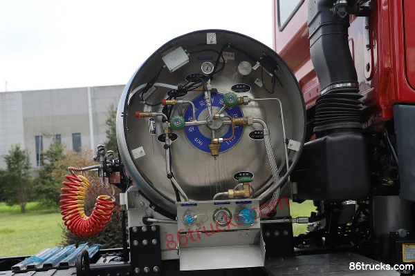 FAW Linghe Huzun S200 Heavy Truck Zhixiang 460 hp 6X4(10 wheels) LNG Tractor Truck (China VI) Cab (2) | 86Trucks