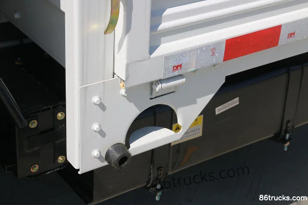 Dayun 116 hp 4X2(6 wheels) 3.67m semi-row flatbed light truck Body (2) | 86Trucks