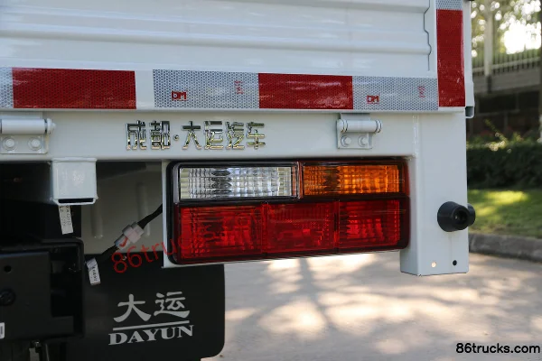 Dayun Gasoline Edition 129 hp 4X2(6 wheels) 3.05m double-row flatbed light truck Body (3) | 86Trucks