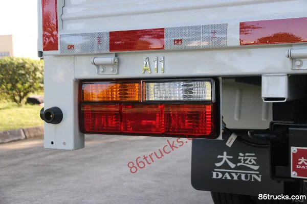 Dayun Gasoline Edition 129 hp 4X2(6 wheels) 3.05m double-row flatbed light truck Body (2) | 86Trucks