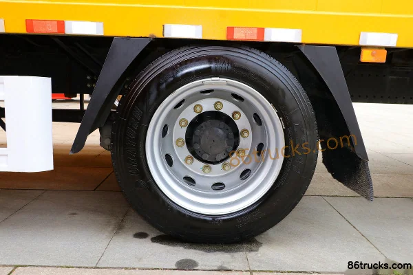 SHACMAN Delong L3000 version légère 245 ch 4X2(6 roues) camion porteur fourgon 8,6 m Cabine (2) | 86Trucks