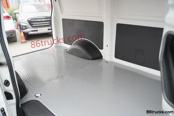 Changan Qingxingche Ruixing M80 2021 Comfort 122ch 2 places 1.6L essence toit plat portes battantes arrière fourgon (China VI) Caisse (1)