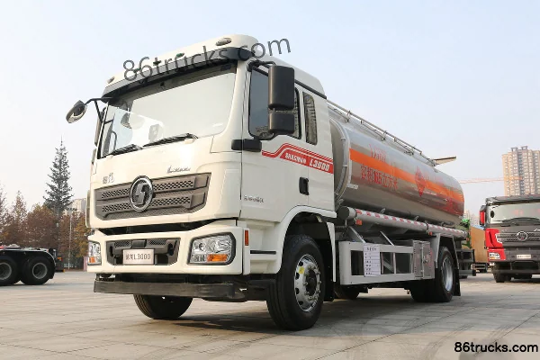 SHACMAN Delong L3000 260 hp 4X2(6 wheels) Oil Tank Truck Exterior (3) | 86Trucks