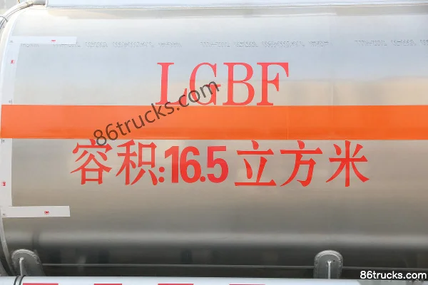 SHACMAN Delong L3000 260 hp 4X2(6 wheels) Oil Tank Truck Cab (1) | 86Trucks