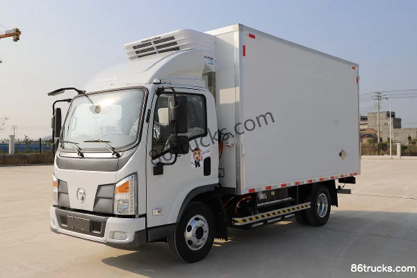 Yuchai New Energy EC301 4,5T cabine simple camion frigorifique 100% électrique 4X2(6 roues) Extérieur (3) | 86Trucks