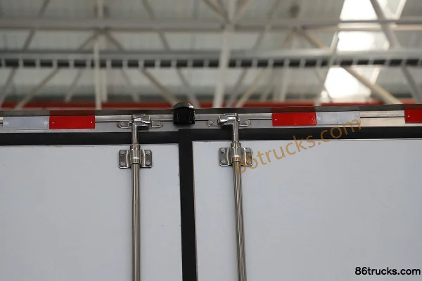 Yuchai New Energy EC301 4,5T cabine simple camion frigorifique 100% électrique 4X2(6 roues) Carrosserie (3) | 86Trucks