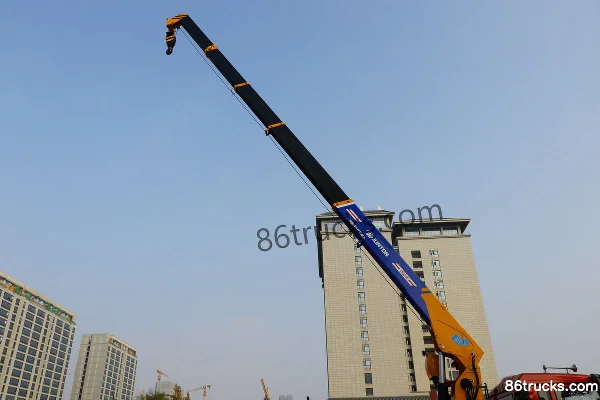 SHACMAN Delong M3000S 340 hp 8X4(12 wheels) Truck-Mounted Crane (Juntong Brand) Cab (3) | 86Trucks