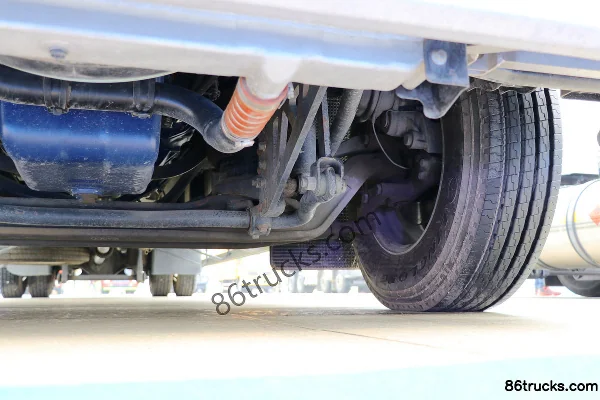 SHACMAN Delong M6000 336 hp 4X2(6 wheels) Center Axle Trailer Chassis (3) | 86Trucks