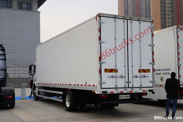 SHACMAN Delong M6000 336 hp 4X2(6 wheels) Center Axle Trailer Chassis (1) | 86Trucks