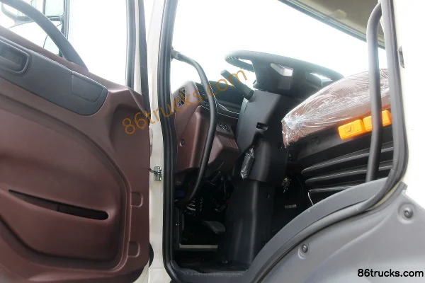 GAC HINO 700 Zhizhen Heavy Truck 450hp 6X4(10 wheels) tractor truck (with hydraulic retarder) (China VI) Cab (3) | 86Trucks