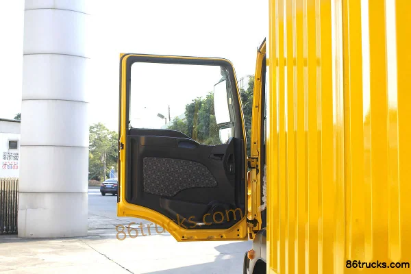 Sinotruk Sitrak G5 Heavy Truck Free Travel Edition 280hp 4X2(6 wheels) 9.92m Van Cargo Truck Cab (1) | 86Trucks