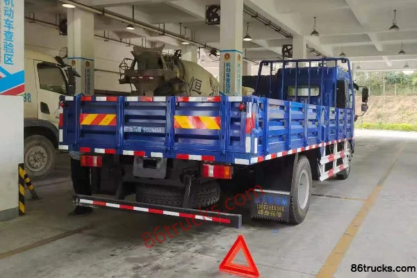 Sinotruk HOWO Wang Series 190hp 4X2(6 wheels) 5.75m crew cab flatbed light truck (China VI) Exterior (3) | 86Trucks