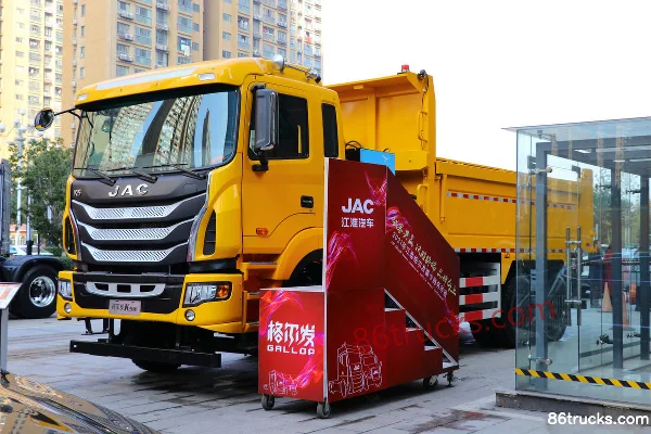 JAC Gallop K5W heavy truck 8X4(12 wheels) 5.6m crew cab pure electric dump truck 422kWh Exterior (3) | 86Trucks