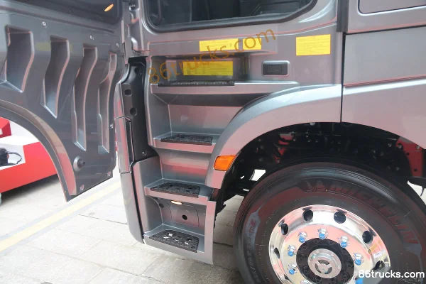 JAC Gallop K7 Heavy Truck 530hp 4X2(6 wheels) LNG Automatic Tractor Truck (Cummins) Cab (2) | 86Trucks