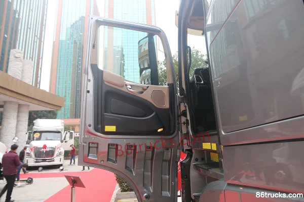 JAC Gallop K7 Heavy Truck 530hp 4X2(6 wheels) LNG Automatic Tractor Truck (Cummins) Cab (1) | 86Trucks
