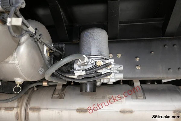 FAW Jiefang J6L camion moyen 220 ch 4X2(6 roues) camion porteur à ridelles 6,75 mètres (China VI) Châssis (3) | 86Trucks