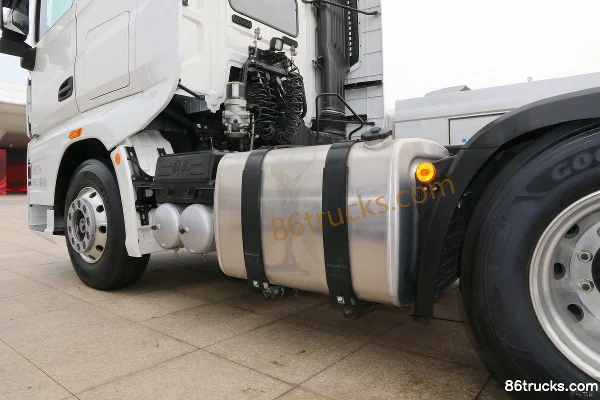 FAW Jiefang J7 heavy truck 6X4(10 wheels) L3 level intelligent tractor truck Chassis (3) | 86Trucks