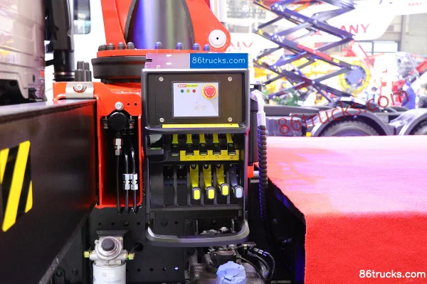 Dongfeng Commercial Vehicle Tianjin VR 210hp 4X2(6 wheels) Truck-Mounted Crane (SANY brand) Chassis (2) | 86Trucks
