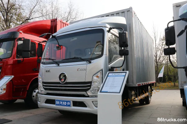 SHACMAN Light Truck Delong K3000 150hp 4X2(6 wheels) 4.18m Single Row Box Light Truck Exterior (3) | 86Trucks