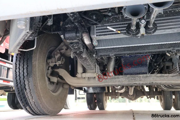SHACMAN Light Truck Delong K3000 150hp 4X2(6 wheels) 4.18m Single Row Box Light Truck Chassis (3) | 86Trucks