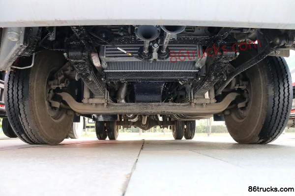 SHACMAN Light Truck Delong K3000 150hp 4X2(6 wheels) 4.18m Single Row Box Light Truck Chassis (1) | 86Trucks