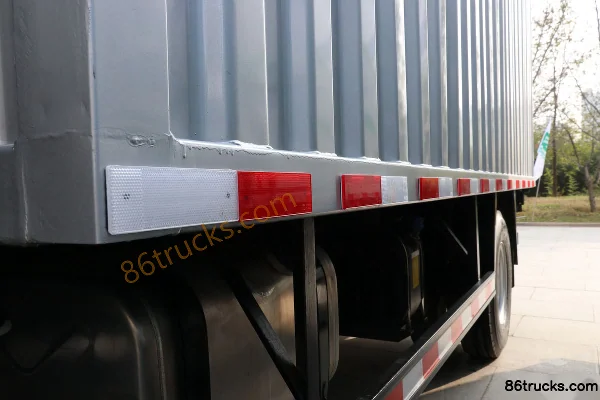 SHACMAN Light Truck Delong K3000 150hp 4X2(6 wheels) 4.18m Single Row Box Light Truck Body (3) | 86Trucks