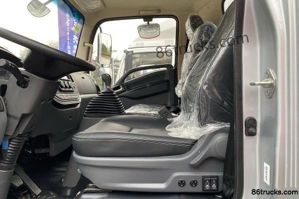 SHACMAN Light Truck Delong K3000 Lightweight Comfort 130hp 4X2(6 wheels) 4.18m single-row van truck (China VI) (axle ratio 4.875) Cab (3)