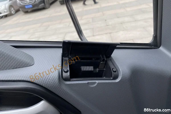 SHACMAN Light Truck Delong K3000 Lightweight Comfort 130hp 4X2(6 wheels) 4.18m single-row van truck (China VI) (axle ratio 4.875) Cab (1)