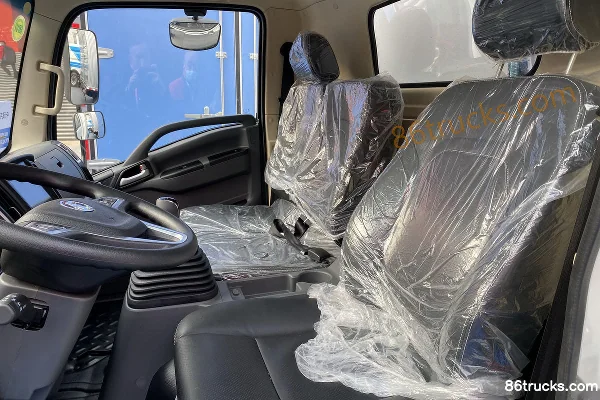 SHACMAN Light Truck Delong K3000 Lightweight Version 150 hp 4X2(6 wheels) 4.08m Refrigerated Truck (China VI) Cab (2) | 86Trucks